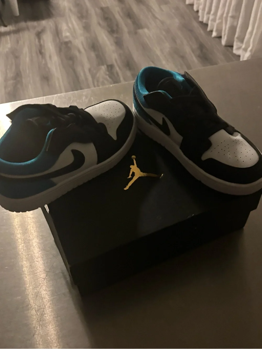 Youth Jordan1 (size 1.5 youth) great condition like NEW!